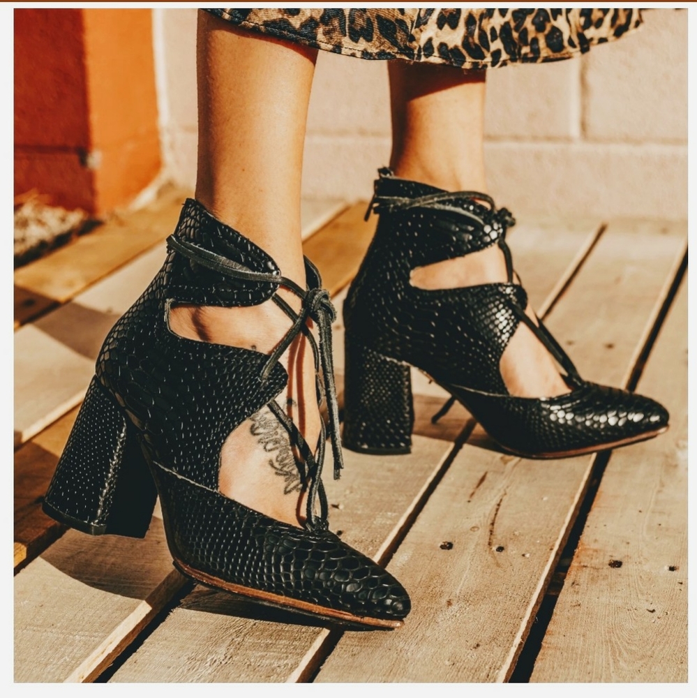 Freebirds by Steve-Joyce- Black Snake Skin!!